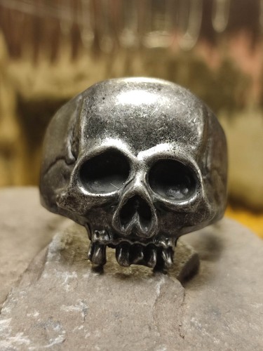 Herren ring totenkopf - gr, 70